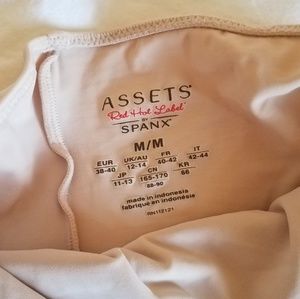 SPANX Assets Red Hot Label size M